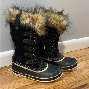 SOREL Women’s “Joan of Artic” boot
